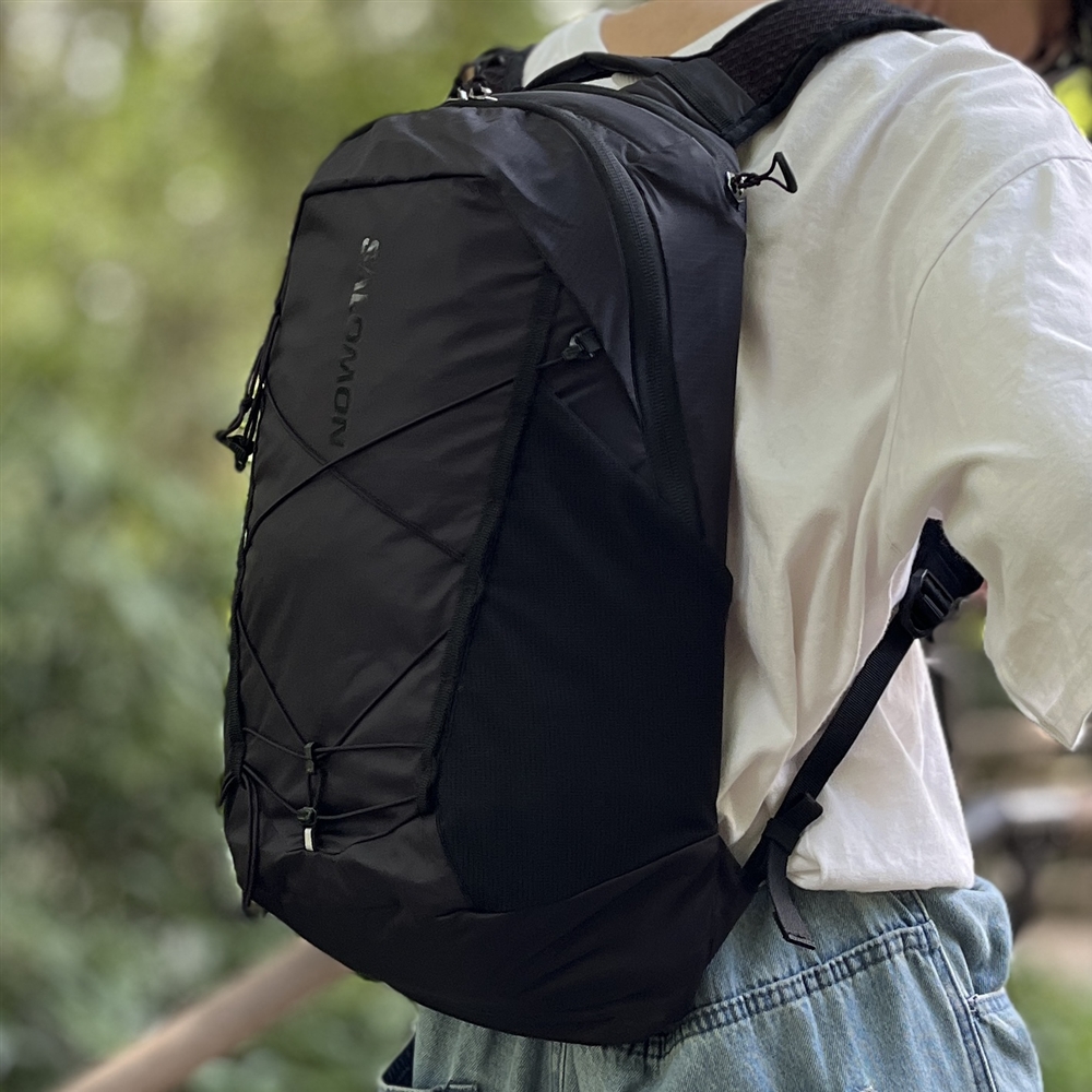 【SALOMON/サロモン】SNSで話題！ 超軽量なリュックが新入荷しました！