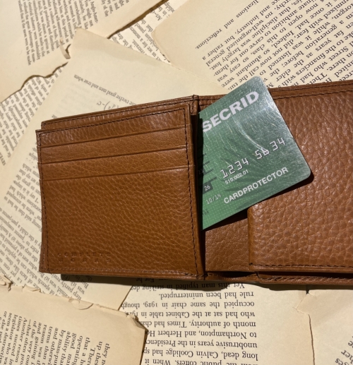 【COMPLETE WORKS】お父さん世代におすすめの二つ折り財布！