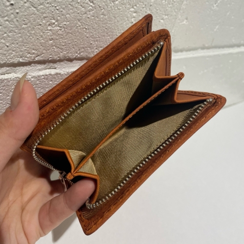 コンパクトな財布が入荷しました。