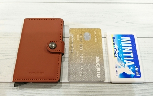 ＳＥＣＲＩＤ　コンパクトサイズの財布