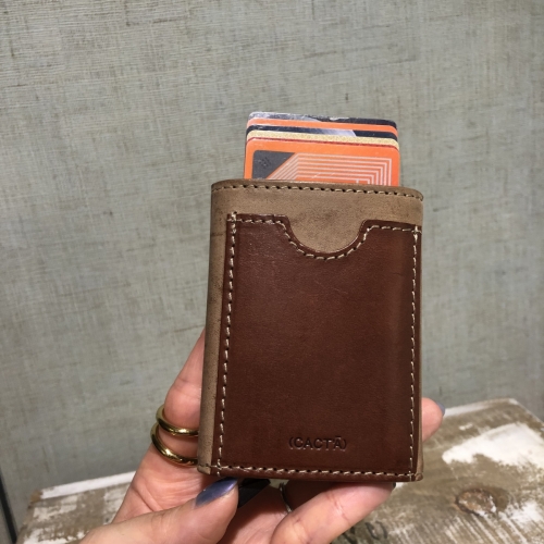 財布が本気で小さくなってみた【COMPLETE WORKS × CACTA】