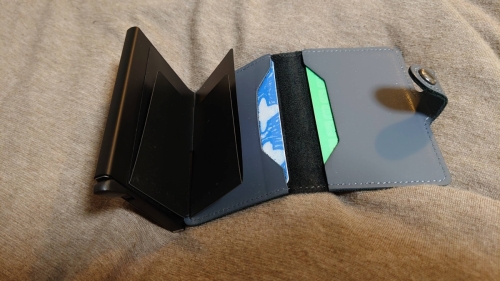 【SECRID】スタッフ使用のミニ財布
