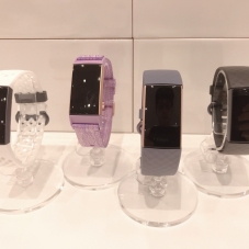 健康維持のための腕時計、Fitbit charge3のご紹介です
